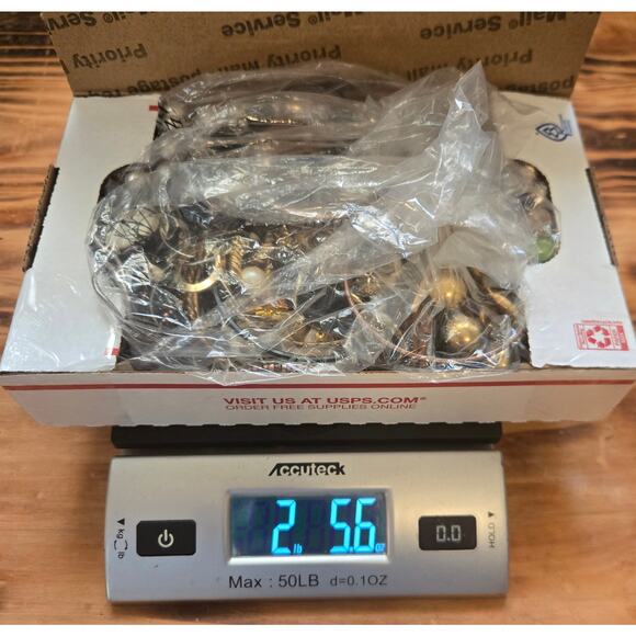 2.5 Lbs Vintage & Modern Jewelry Lot Variety Wearable and/or To Repurpose Craft - Picture 6 of 6